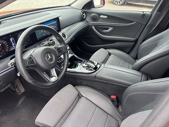 Mercedes-Benz E220 d 3 of 5