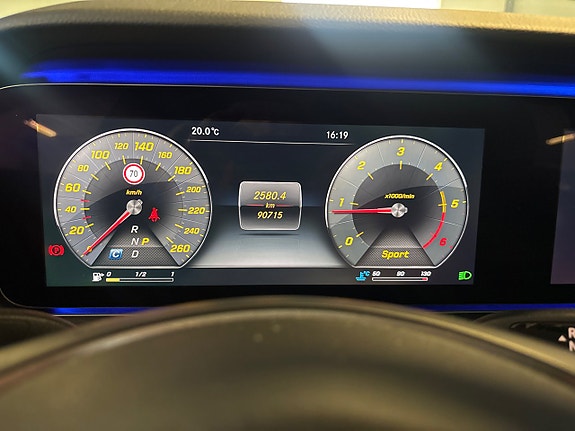 Mercedes-Benz E220 d 13 of 14