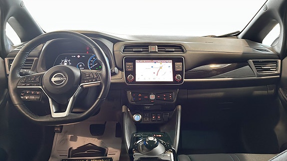 Nissan Leaf 4 of 5