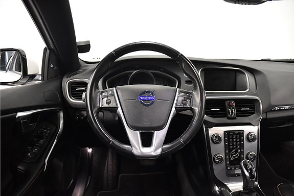 Volvo V40 Cross Country 2 of 5