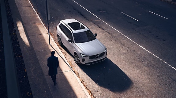 Volvo XC90 10 of 30