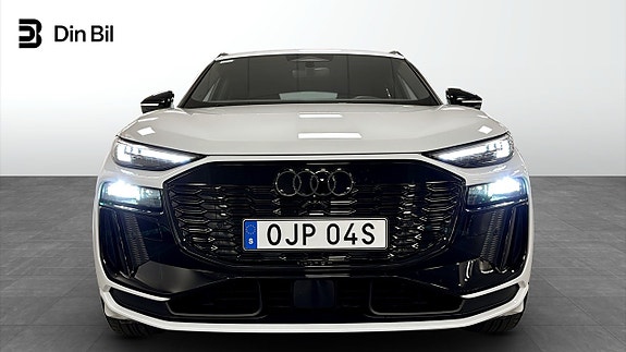 Audi Q6 e-tron 4 of 5