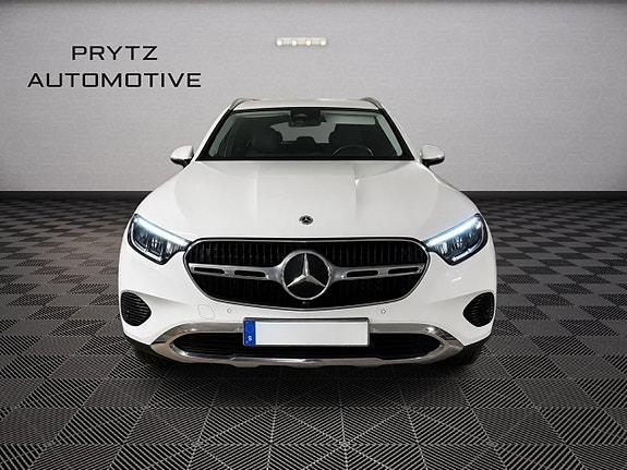 Mercedes-Benz GLC300 e 4 of 5