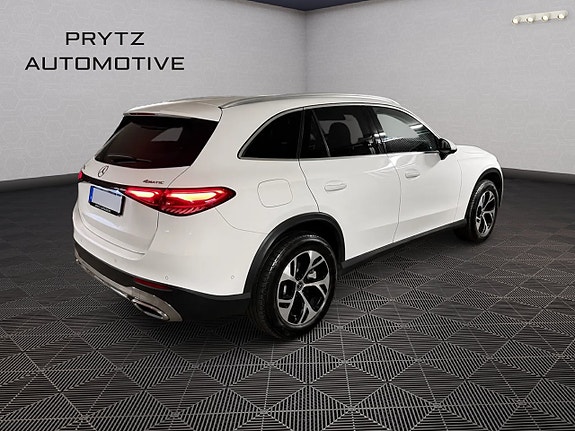 Mercedes-Benz GLC300 e 2 of 5