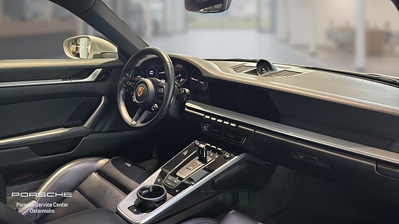 Porsche 911 Carrera 4S 4 of 5