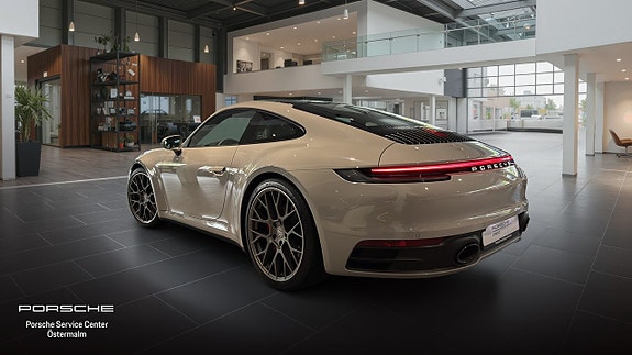 Porsche 911 Carrera 4S 2 of 5