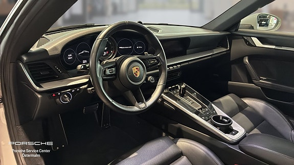 Porsche 911 Carrera 4S 3 of 5