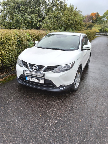 Nissan Qashqai 2 of 2