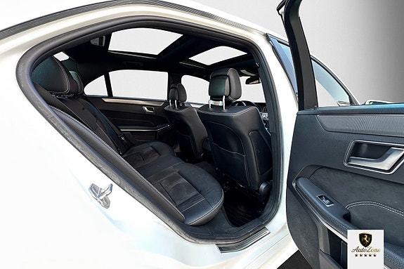 Mercedes-Benz E220 13 of 17
