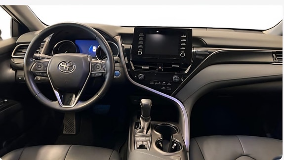 Toyota Camry 4 of 5