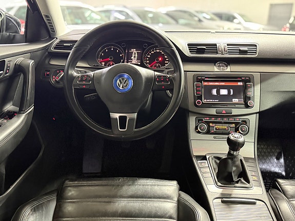 Volkswagen Passat 11 of 14