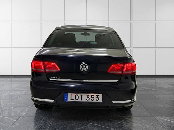 Volkswagen Passat 5 of 14