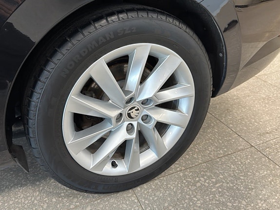 Skoda Superb 18 of 23