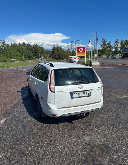 Ford Focus 2 of 4