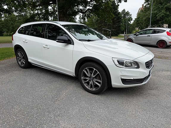 Volvo V60 Cross Country 4 of 5
