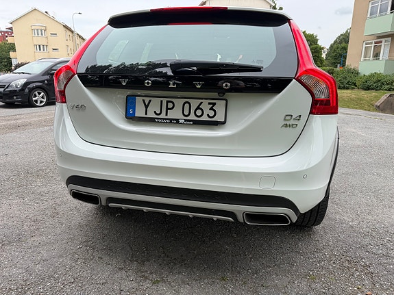 Volvo V60 Cross Country 3 of 5