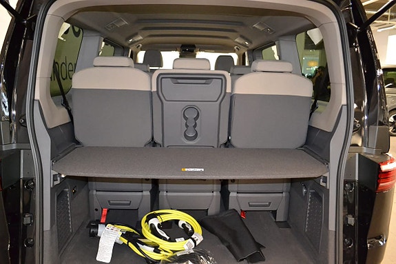 Volkswagen Multivan 5 of 16