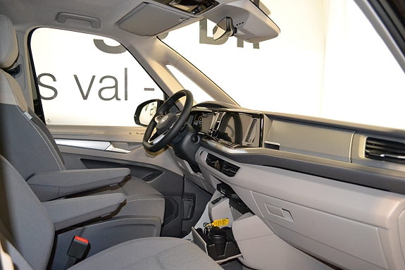 Volkswagen Multivan 9 of 16