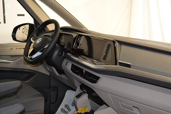 Volkswagen Multivan 8 of 16