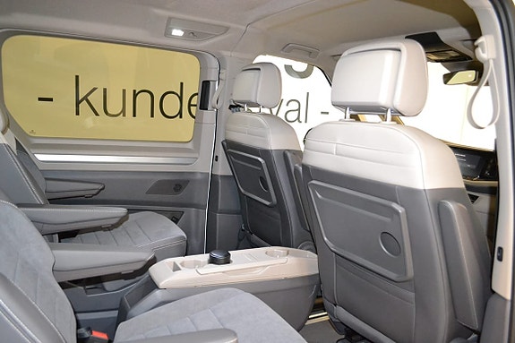 Volkswagen Multivan 13 of 15
