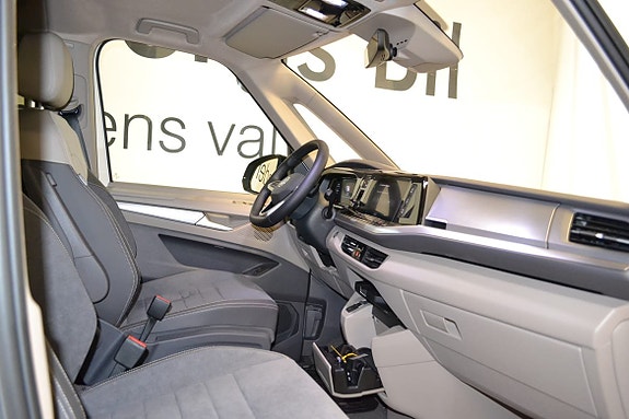 Volkswagen Multivan 9 of 15