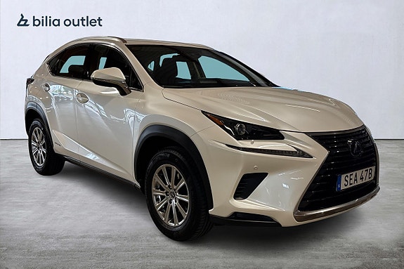 Lexus NX300h 4 of 5