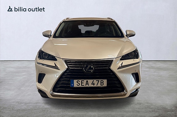 Lexus NX300h 3 of 5
