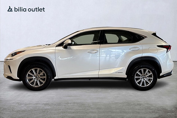 Lexus NX300h 5 of 5