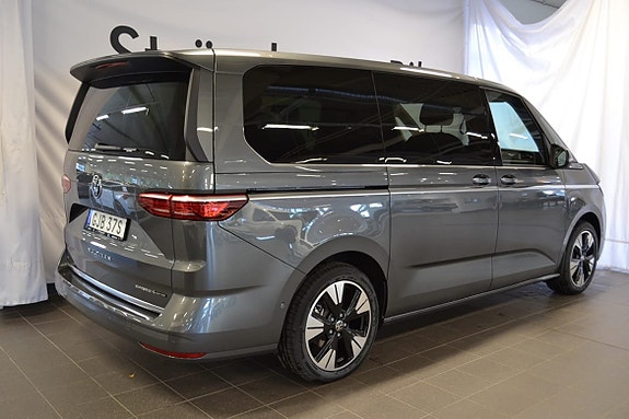 Volkswagen Multivan 2 of 5