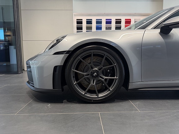 Porsche 911 GT3 2 of 5