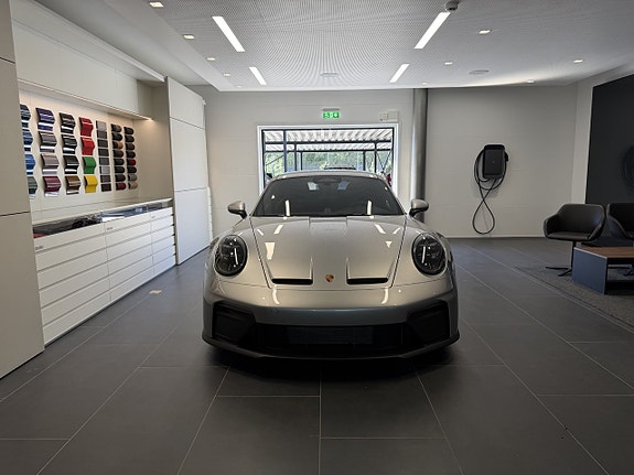 Porsche 911 GT3 4 of 5