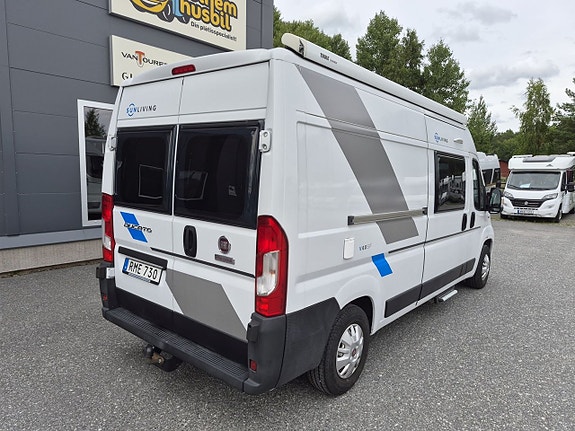 Sun Living V-series 60 SP dragkrok, end 1200 mil, dubbelbädd, solcell, kanonfin 6 of 25