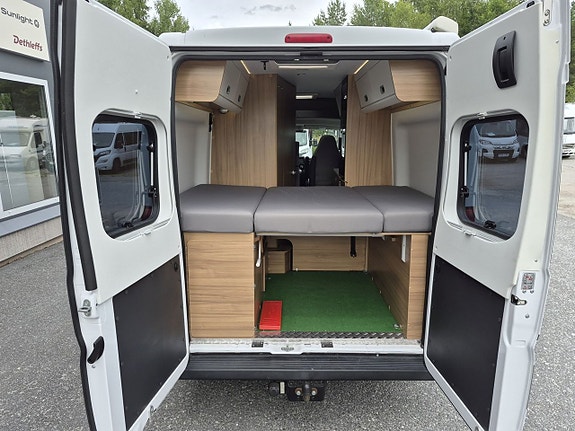 Sun Living V-series 60 SP dragkrok, end 1200 mil, dubbelbädd, solcell, kanonfin 7 of 25