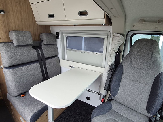 Sun Living V-series 60 SP dragkrok, end 1200 mil, dubbelbädd, solcell, kanonfin 11 of 25