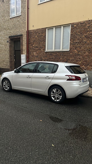 Peugeot 308 2 of 5