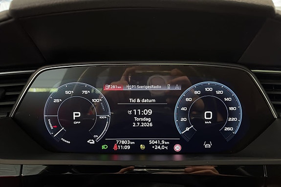 Audi e-tron 13 of 25