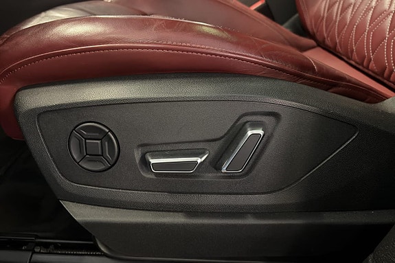 Audi e-tron 12 of 25