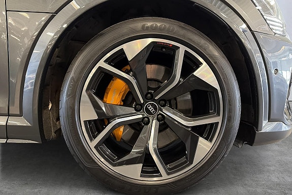 Audi e-tron 8 of 25