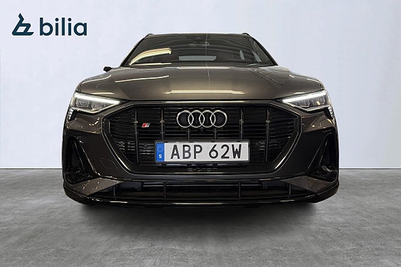 Audi e-tron 2 of 25