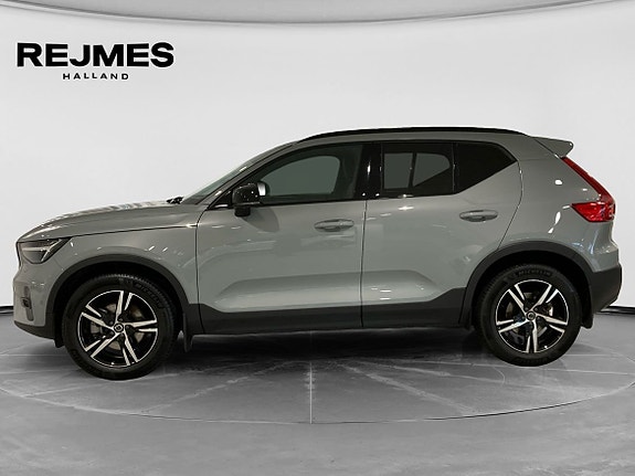 Volvo XC40 3 of 5
