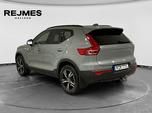 Volvo XC40 2 of 5