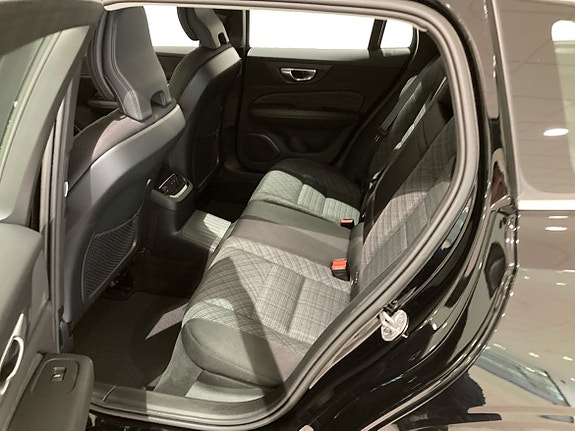Volvo V60 7 of 16
