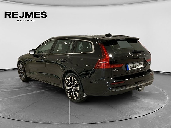 Volvo V60 2 of 5