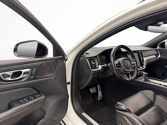 Volvo V60 11 of 30