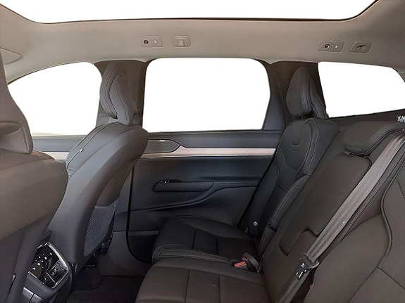 Volvo EX90 12 of 21