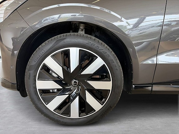 Volvo EX90 8 of 21