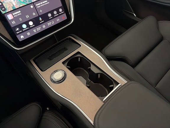 Volvo EX90 17 of 21