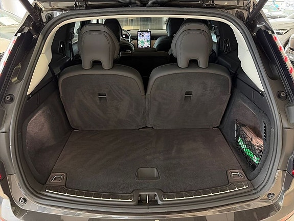 Volvo EX90 18 of 21