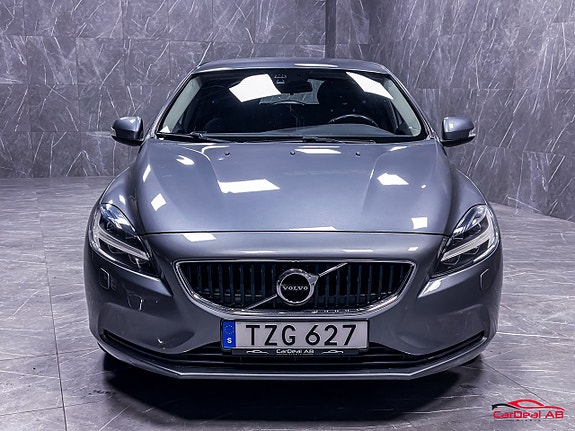 Volvo V40 2 of 5
