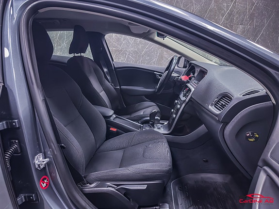 Volvo V40 10 of 25